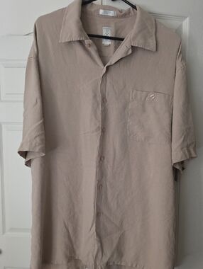 Vintage Men's Short-Sleeve 100% Silk Button-Down Shirt in Taupe